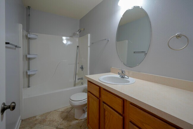 Building Photo - 437 Twin Lakes Ln