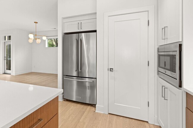 Building Photo - Stunning, Modern 4 bed home with attached ADU in King Neighborhood - AVAILABLE NOW!!