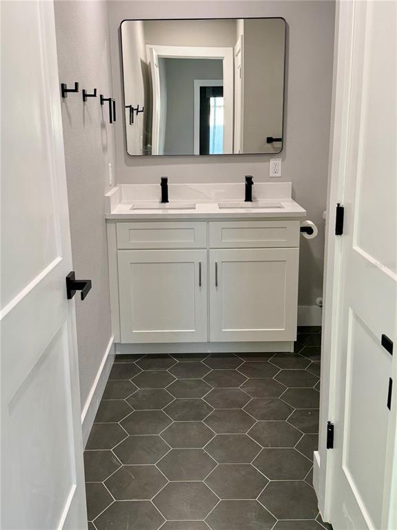 Building Photo - 745 Sunset Cove