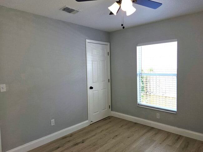 Building Photo - 3150 Emerson Ave S