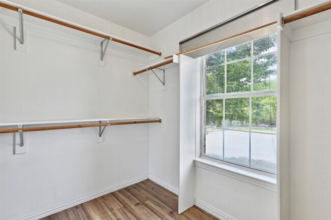 Building Photo - 1506 Mossy Glen Ct