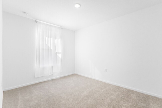 Building Photo - 1347 Neria Lp