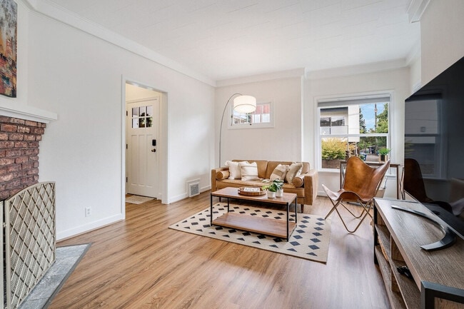 Building Photo - 715 W Wheeler St