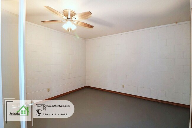 Building Photo - 10560 Old Oregon Trl