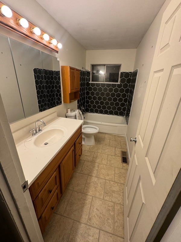 Building Photo - 4737 E 174th St