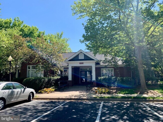 Building Photo - 20301 Beechwood Terrace