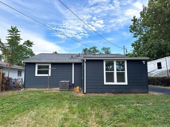Building Photo - 2479 Kitchner Dr