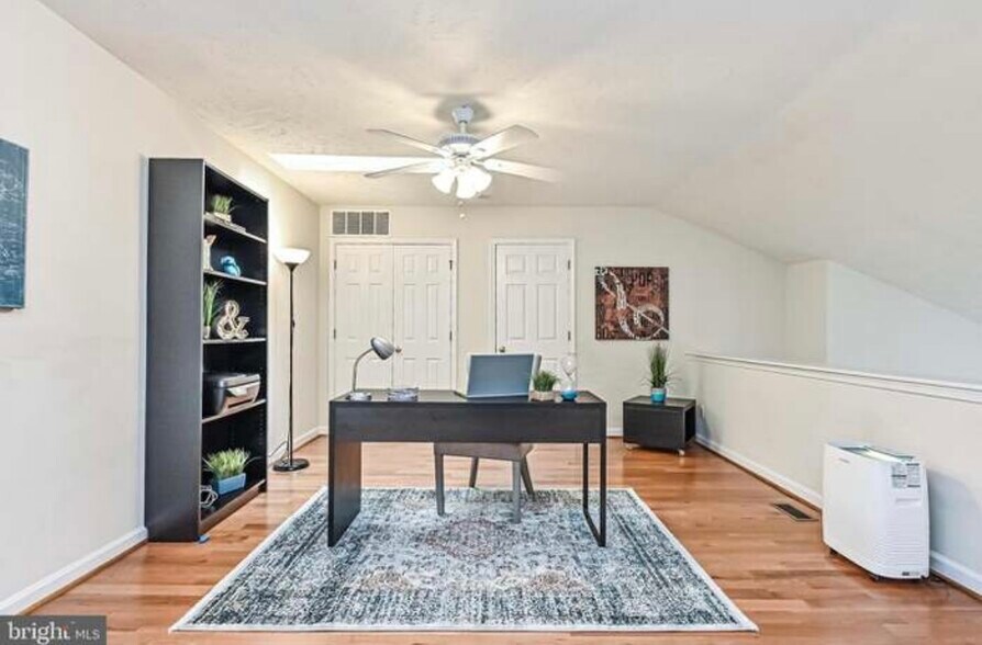 Building Photo - 12001 Ridge Knoll Dr