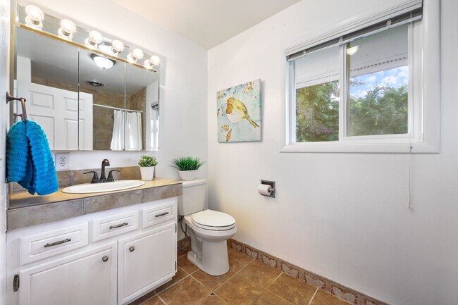 Building Photo - MOVE IN READY NOW! 2-Bedroom Rambler with Detached 900 Sq. Ft. Garage & Studio on Spacious Fenced...