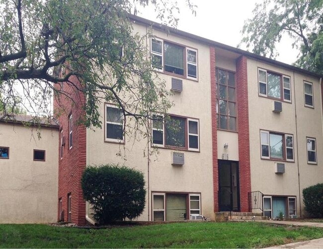 Building Photo - 700 S Summit Ave