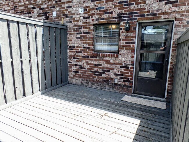 Building Photo - 1235 Riverside Dr