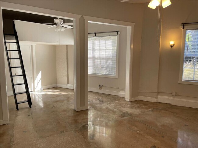 Building Photo - 2305 W Texas Ave