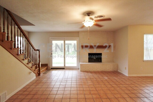 Building Photo - Spacious 2-Story 4/2/2 in Ft. Worth For Rent!