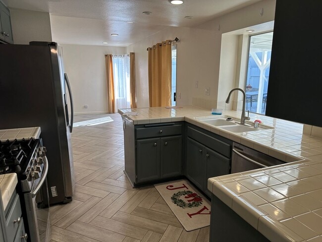 Building Photo - Jeffries Ranch Oceanside Home