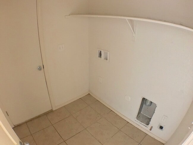 Building Photo - East El Paso 3bed/2bath Refrig A/C