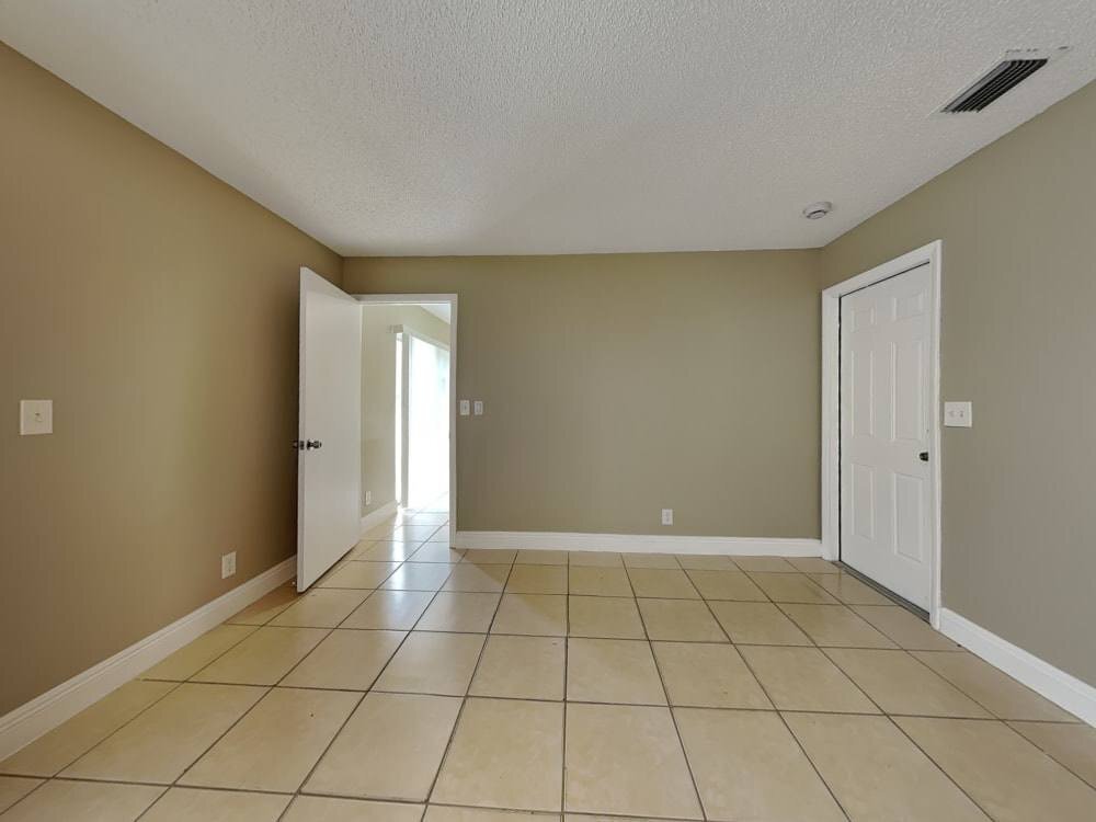 Building Photo - 2787 Flagstone Dr SE