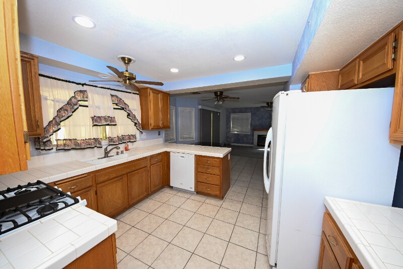 Building Photo - 25708 Oak Ct