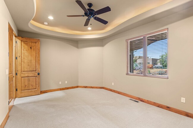 Building Photo - 3052 Snow Canyon Pkwy