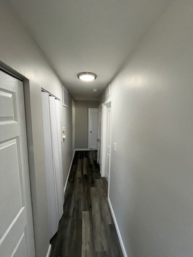 Building Photo - 67 Brooks St