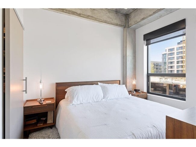 Building Photo - 728 N 3rd St