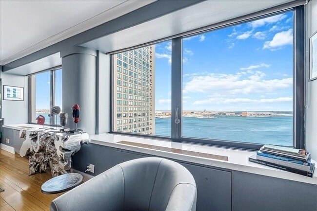 Building Photo - 65 E India Row