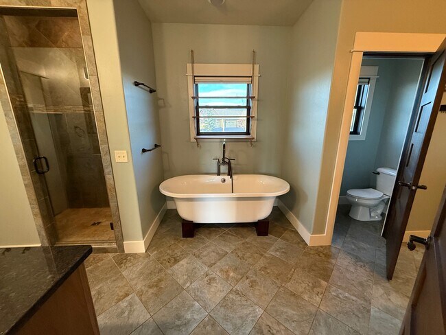 Building Photo - 45 Spain Bridge Cir Dr