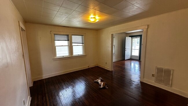 Building Photo - 910 E 3rd Ave