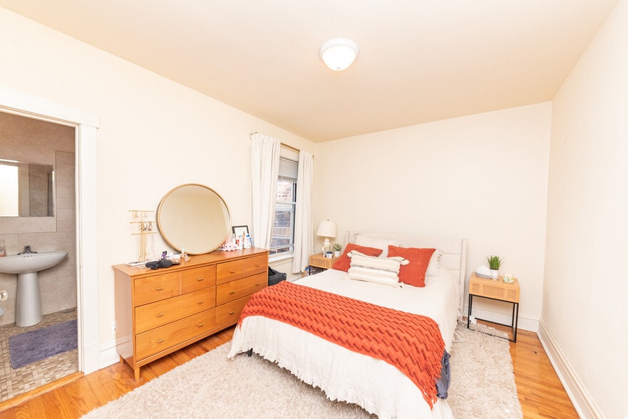 Building Photo - 3413 N Elaine Pl