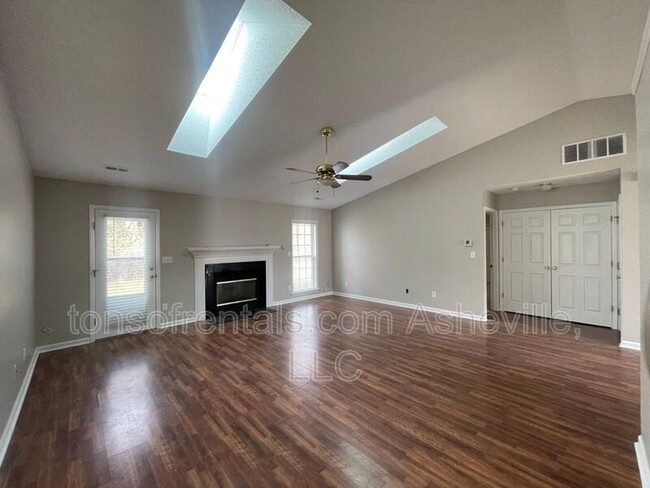 Building Photo - 105 Sandpiper Ct
