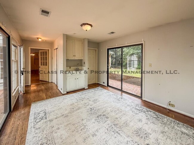 Building Photo - 500 Ashworth Rd