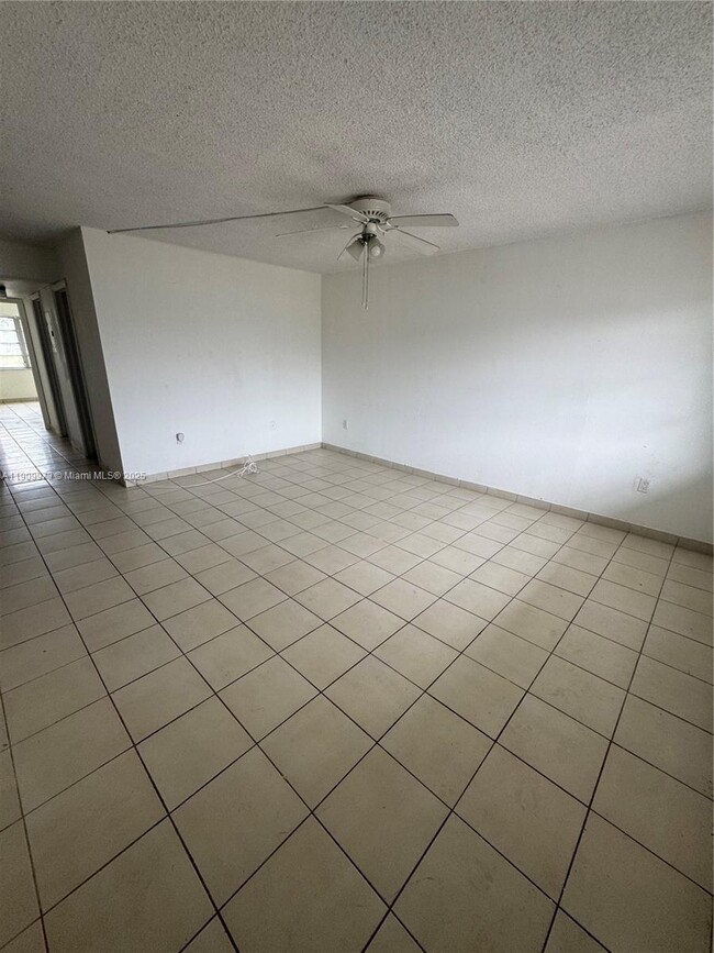 Building Photo - 20120 NE 2nd Ave