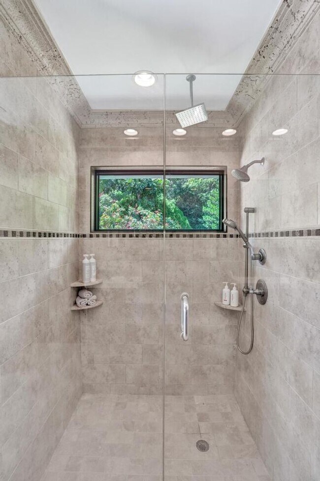 Building Photo - Boca Raton Beautifully Updated 4 Bedroom Pool Home