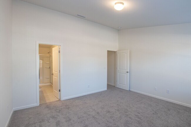 Building Photo - BEAUTIFUL 2 Bedroom Townhome in Cox Mill District - SPRING SPECIAL