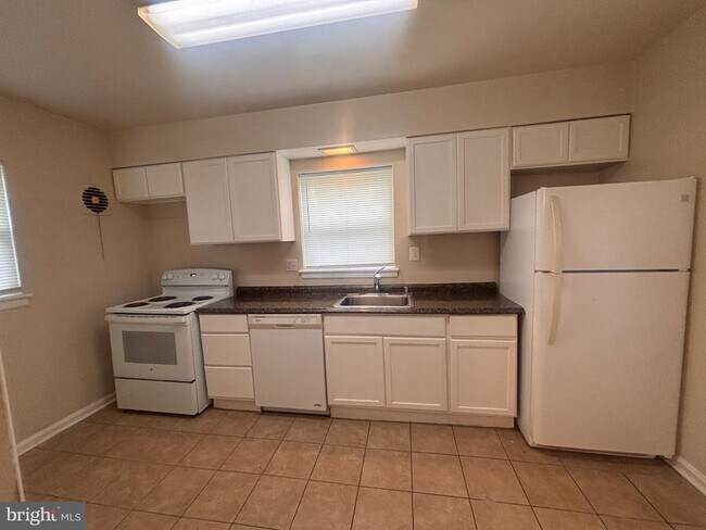 Building Photo - 11203 Dodson Ln