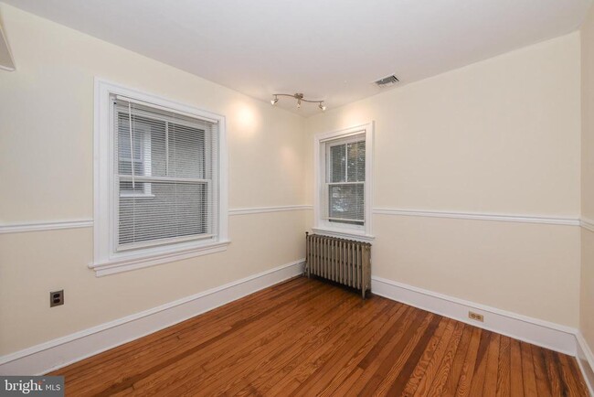 Building Photo - 21 E Abington Ave