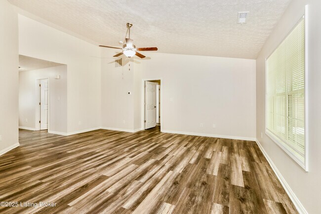 Building Photo - 7116 Blue Stream Ct
