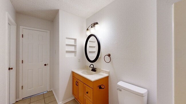 Building Photo - 2208 Cooke Dr