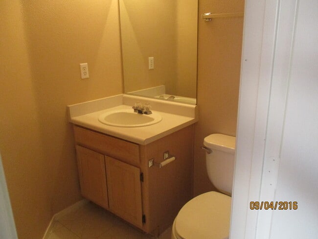 Building Photo - Stone Canyon Townhome located in GREEN VALLEY!