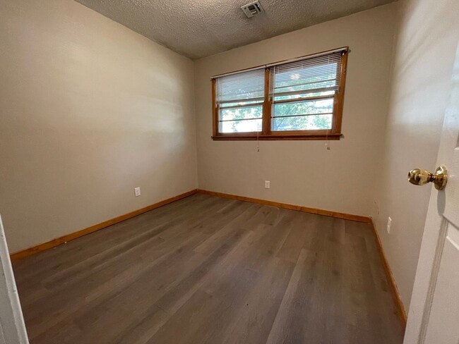 Building Photo - Single Family Home Close to KSU!