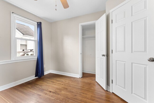 Building Photo - Renovated Bayview Beach Home!