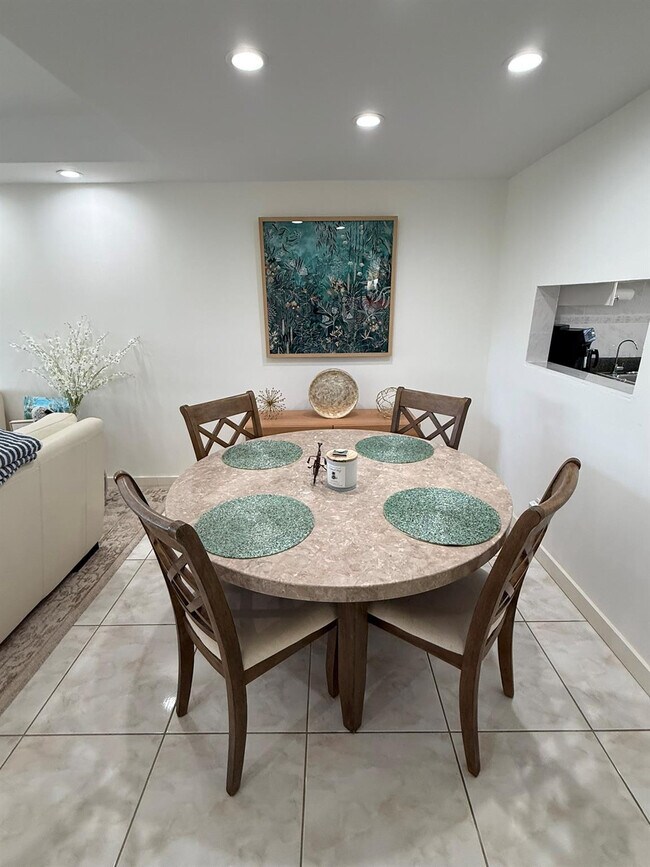 Building Photo - 5300 NE 24th Terrace