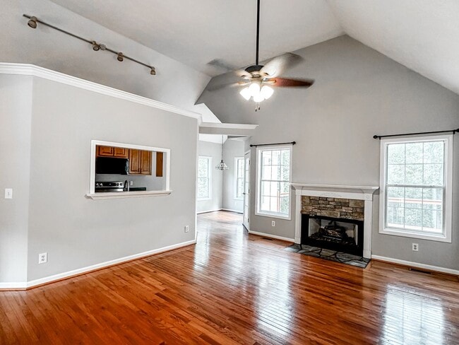Building Photo - Large North Forsyth home with Garage