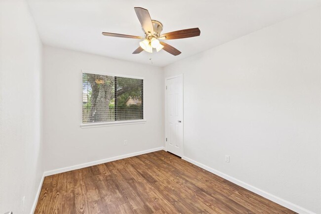 Building Photo - 1505 Charolais Dr