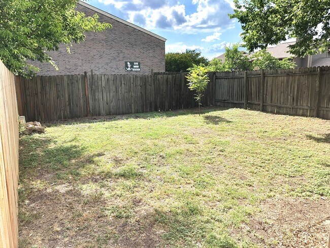 Building Photo - 10302 Annie Oakley Trail