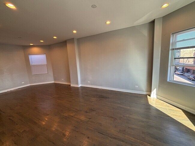 Building Photo - 2750 W Cermak Rd