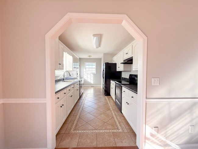 Building Photo - Spacious 3-Bedroom Home with Huge Basement, Garage, and Scenic Country Views