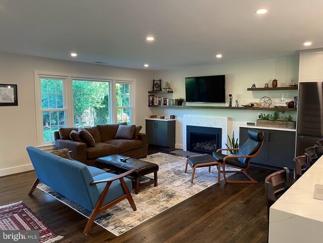 Building Photo - 7308 Idylwood Rd