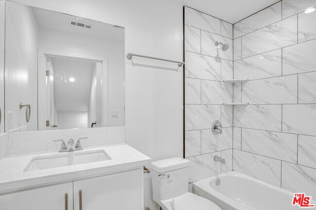 Building Photo - 618 E 28th St