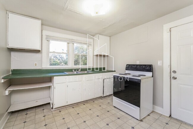 Building Photo - 2/1 Bath Home Near Downtown - Accepts Vouc...