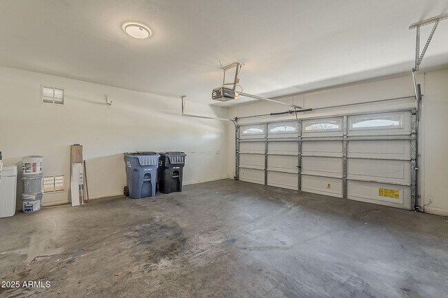 Building Photo - 3877 S Coach House Dr